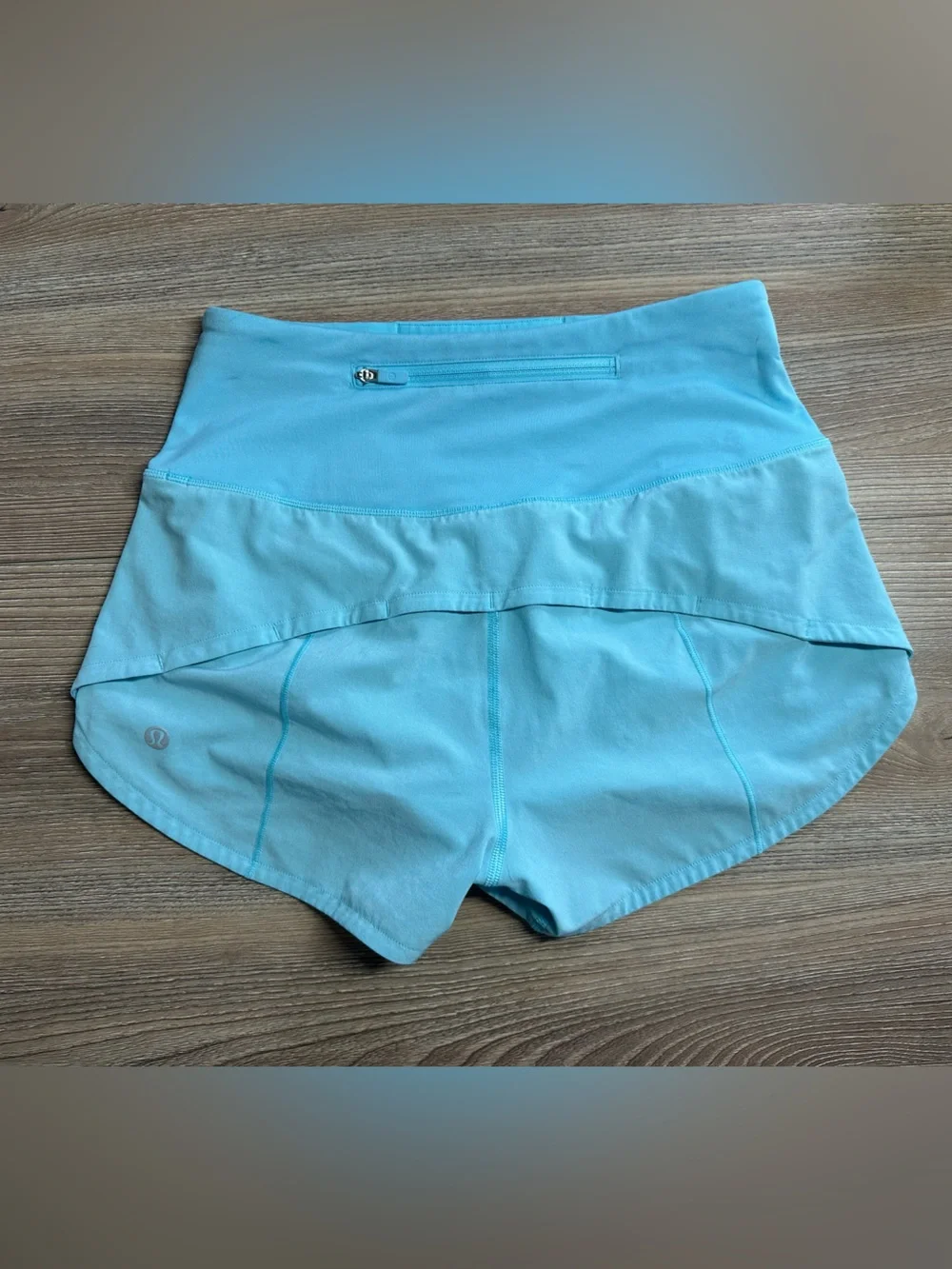 Lululemon Speed Up Shorts 2.5 ** - Picture 3 of 13
